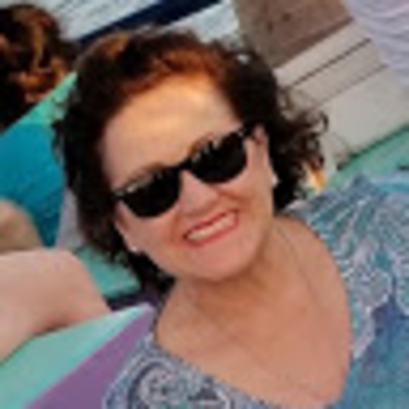 Meet your Posher, Stephanie - Picture 1 of 1